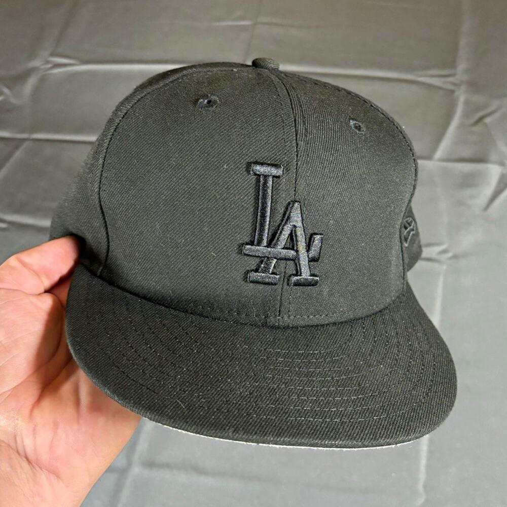 New Era 59FIFTY LA Dodgers Black on Black Fitted Hat Size 7 1/4